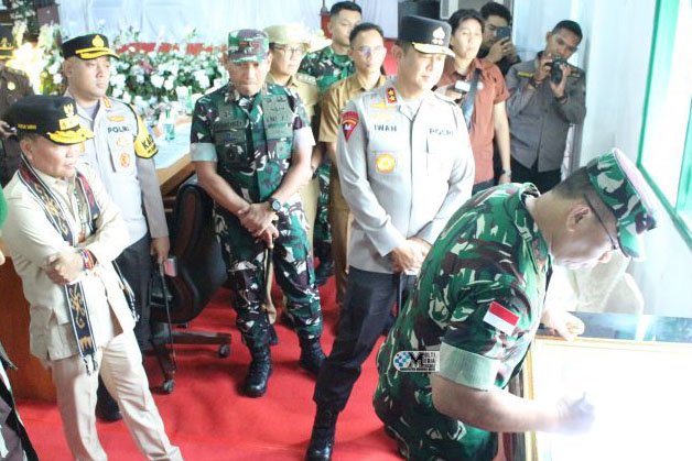 Wakili Bupati Mura, Asisten Bidang Pemerintahan dan Kesra Hadiri Kunker Pangdam XII/Tpr ke Barut