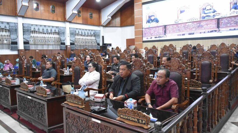 DPRD Kapuas Gelar Rapur Penyampaian Pandangan Umum Fraksi Terhadap Raperda APBD-P TA 2025
