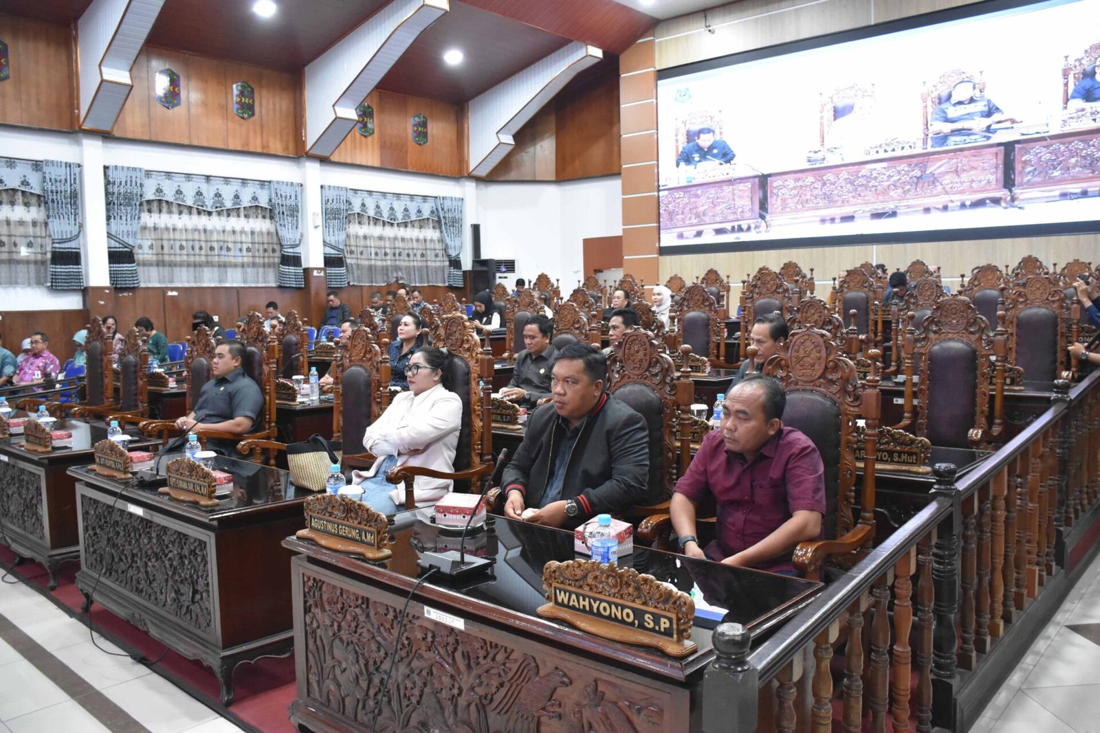 DPRD Kapuas Gelar Rapur Penyampaian Pandangan Umum Fraksi Terhadap Raperda APBD-P TA 2025