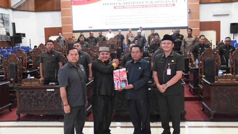 Penyampaian RPJMD dan Raperda Pada Rapat Paripurna DPRD Kapuas