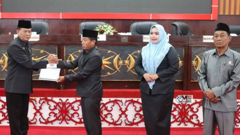 Penyerahan Tiga Buah Raperda dan Penyampaian Hasil Reses DPRD Mura