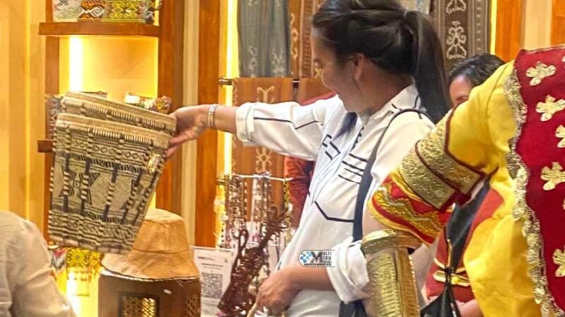 Komitmen Dukung Pengembangan Ekonomi Kreatif Lokal, Ketua Dekranasda Mura Hadiri Puncak HUT ke-45 Dekranas