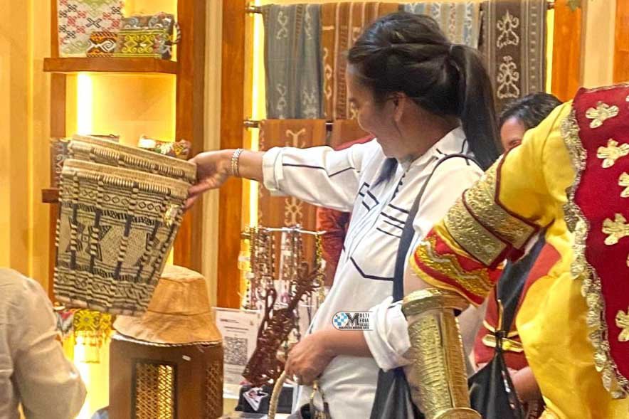 Komitmen Dukung Pengembangan Ekonomi Kreatif Lokal, Ketua Dekranasda Mura Hadiri Puncak HUT ke-45 Dekranas