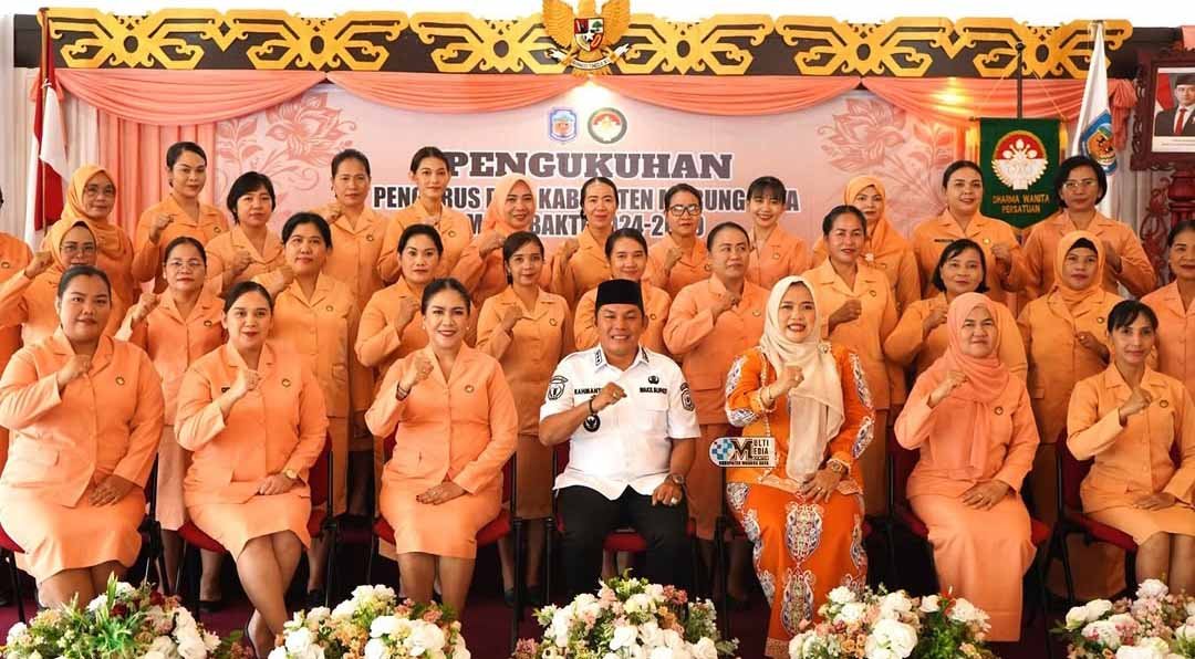 Natalin Leonard S. Ampung Kukuhkan Pengurus DWP Kabupaten Mura