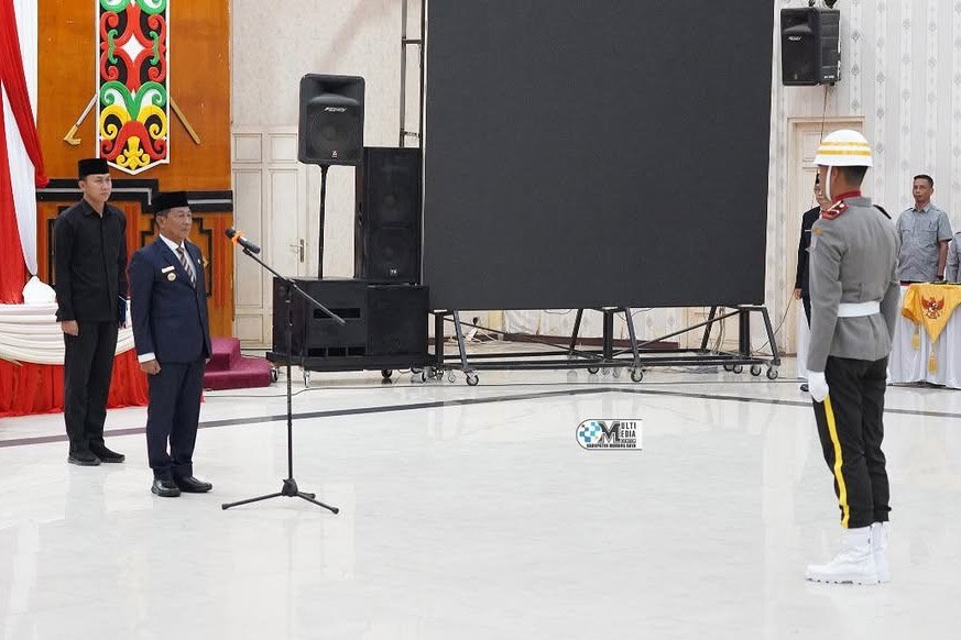 Bupati Heriyus Kukuhkan 59 Anggota Paskibra Mura