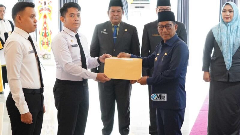 Bupati Mura Serahkan SK PNS dan PPPK Sekaligus Membuka Pelatihan dan Pembekalan Bagi PPPK