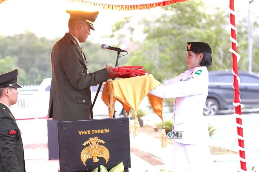 Dandim 1013/MTW Inspektur Upacara Penurunan Bendera HUT ke-80 RI