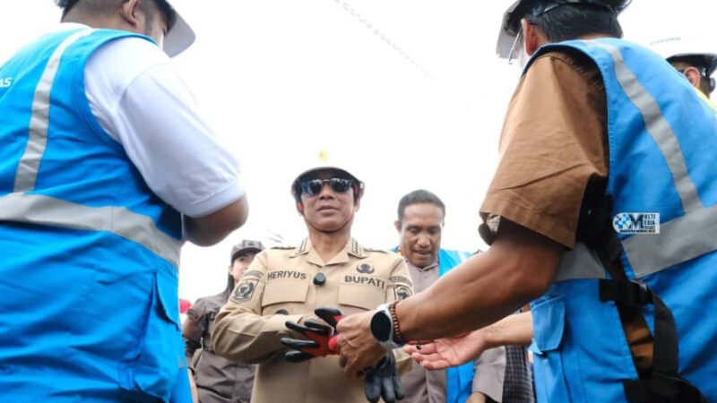 Bupati Heriyus Resmikan Penyalaan Listrik di 22 Desa di Kabupaten Mura