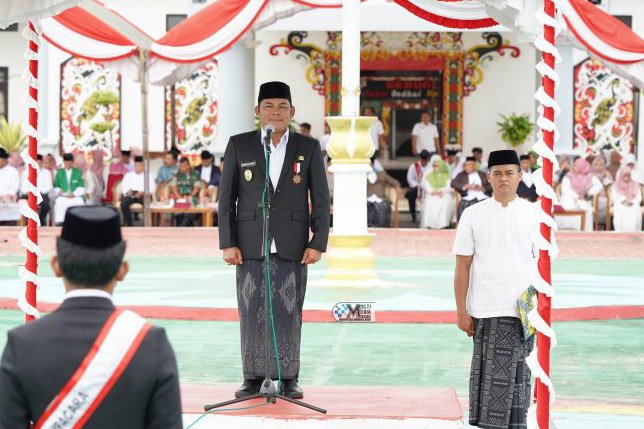 Rahmanto Muhidin Pimpin Upacara Hari Santri Nasional 2025 Tingkat Kabupaten Mura