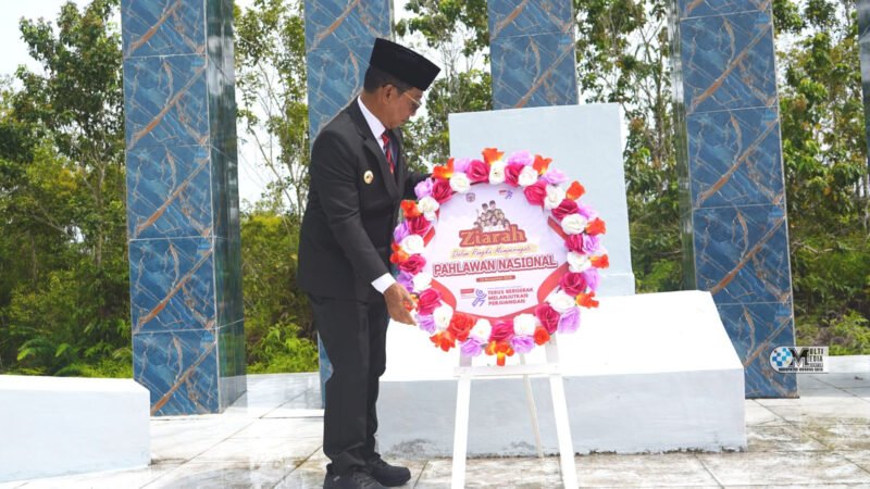 Bupati Mura Heriyus Inspektur Upacara Ziarah di Taman Makam Pahlawan