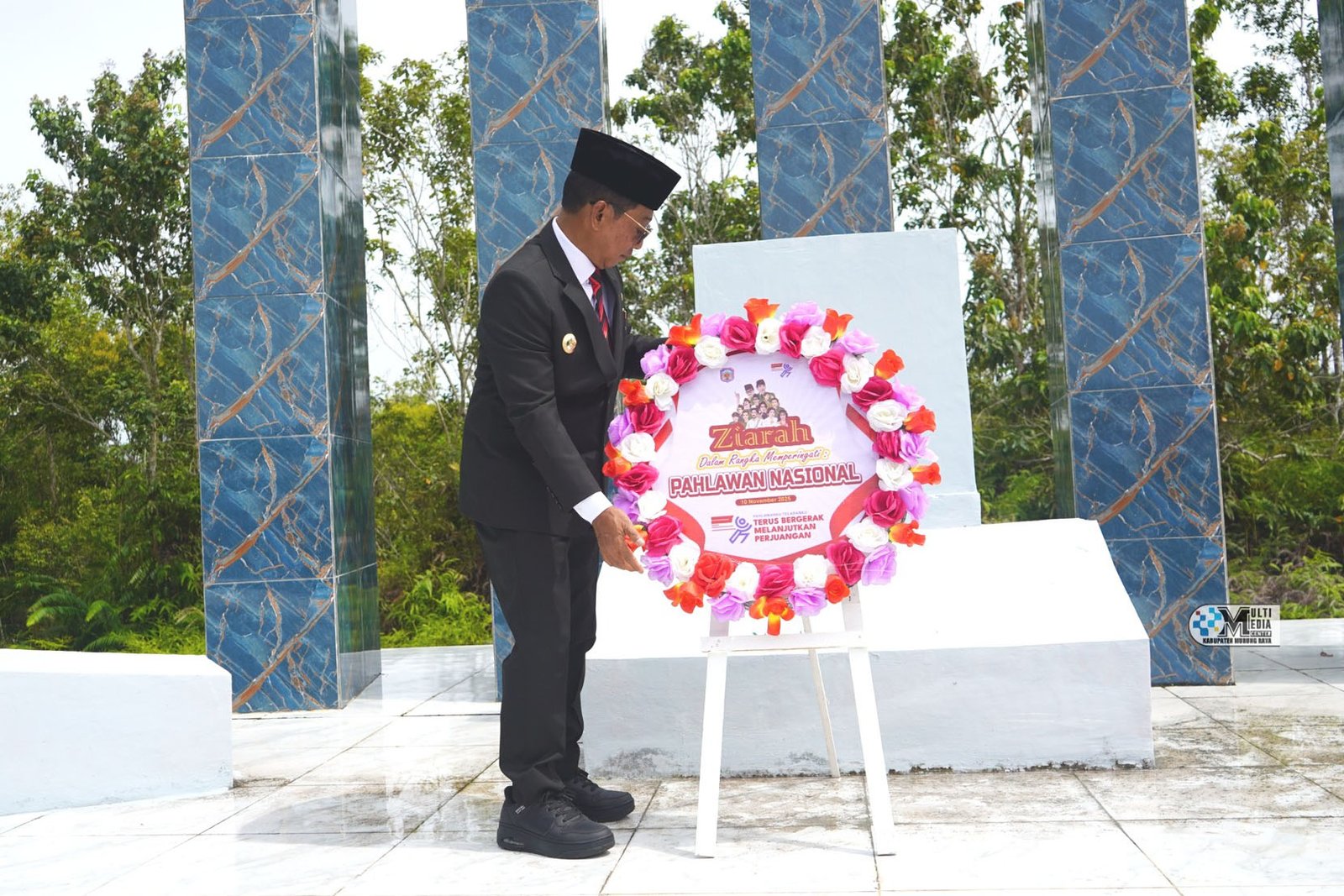 Bupati Mura Heriyus Inspektur Upacara Ziarah di Taman Makam Pahlawan