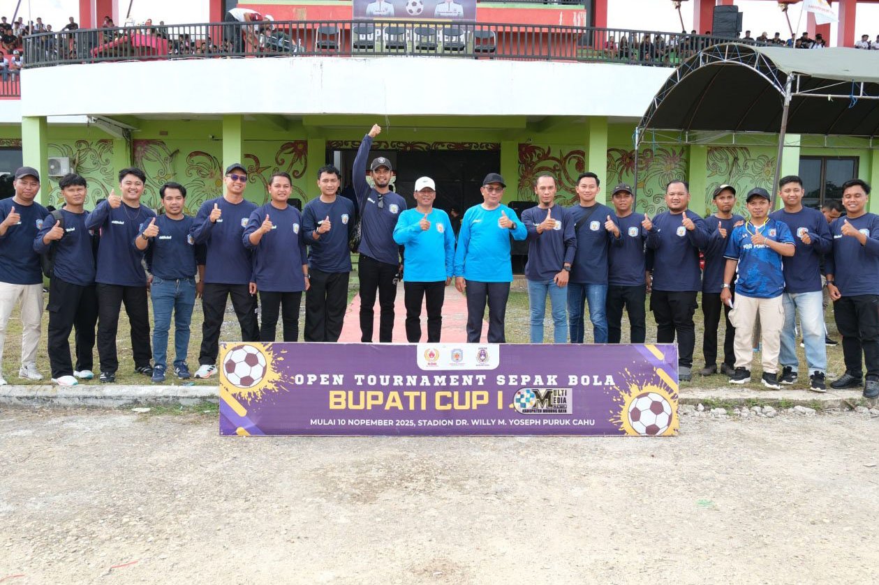 Heriyus Buka Turnamen Sepak Bola Bupati Cup I HEBAT 2025