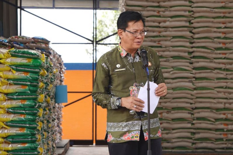 Jaga Stabilitas Ekonomi, Pemkab Mura Salurkan Beras dan Minyak Goreng