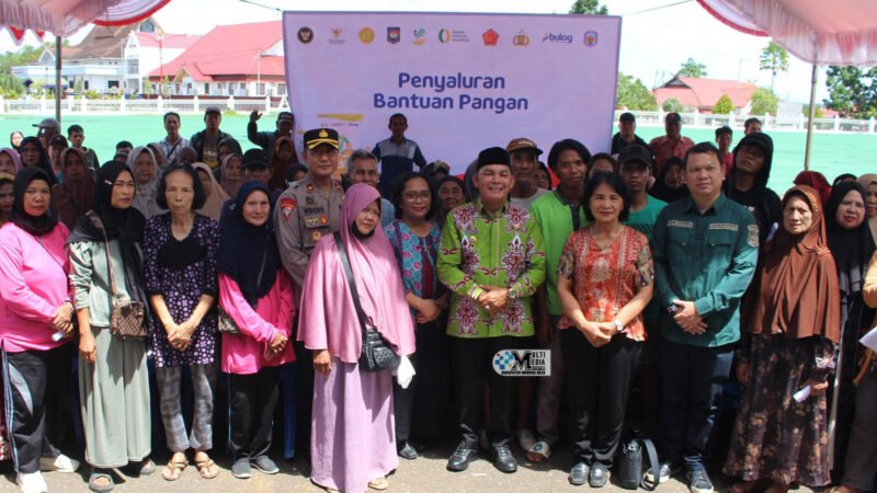 Pemkab Mura Gelar Penyerahan Bantuan Pangan dan Pasar Murah