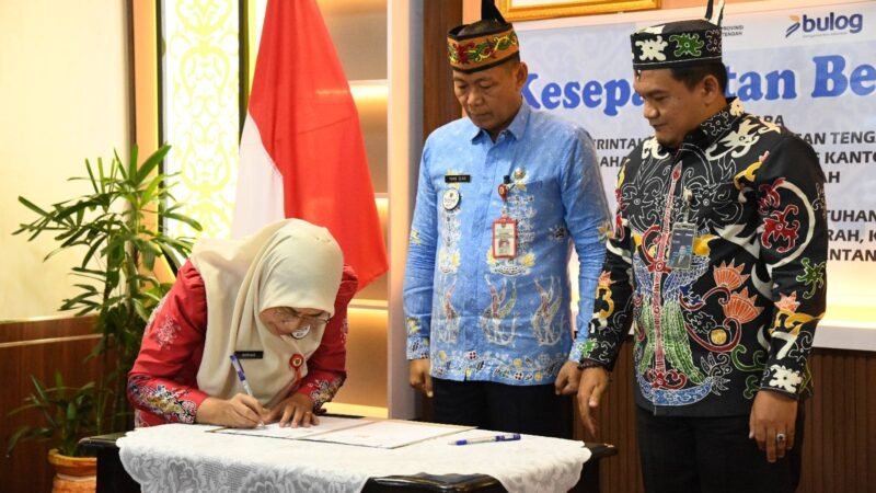 Penandatanganan MoU Pemprov Kalteng dengan Perum BULOG