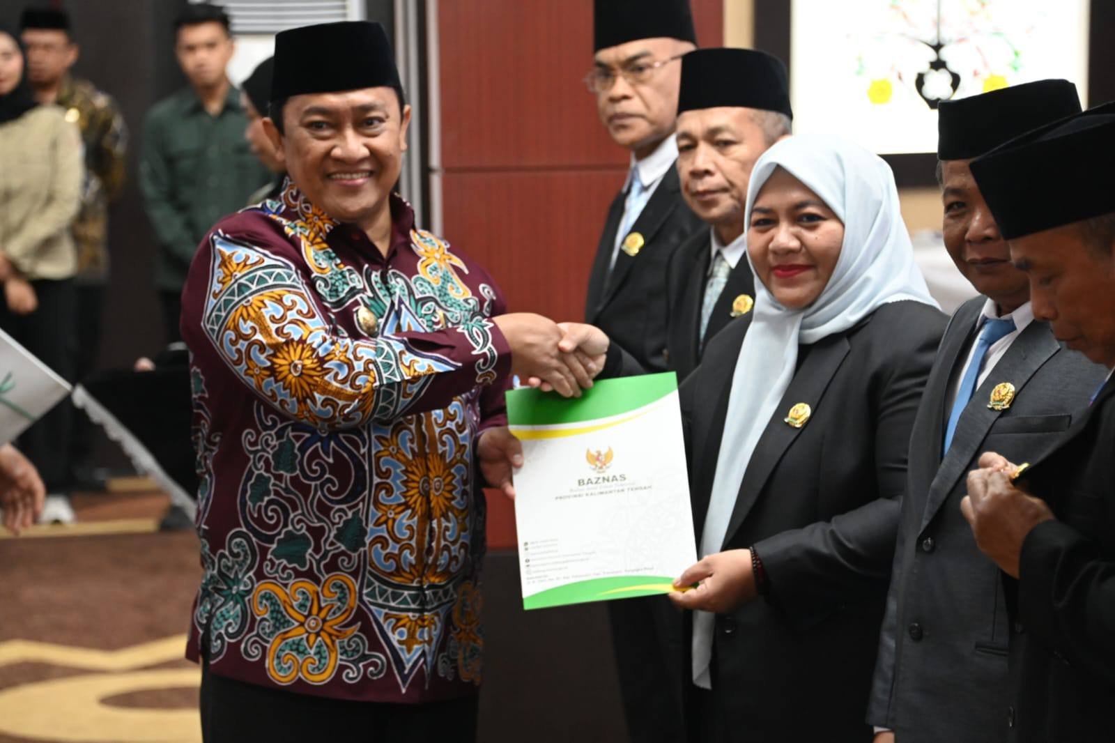 Lantik Pimpinan Baznas Kalteng, Wagub Edy Pratowo Tekankan Integritas dan Profesionalitas