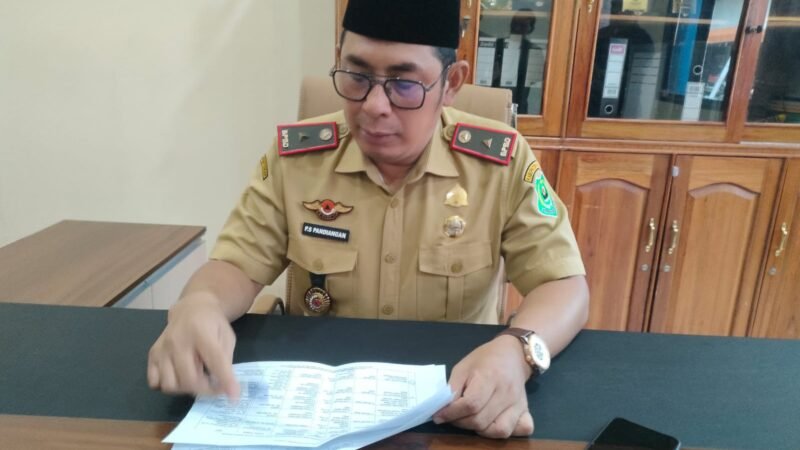 Pemkab Kapuas Serahkan Bantuan Tunai bagi Korban Kebakaran dan Angin Puting Beliung