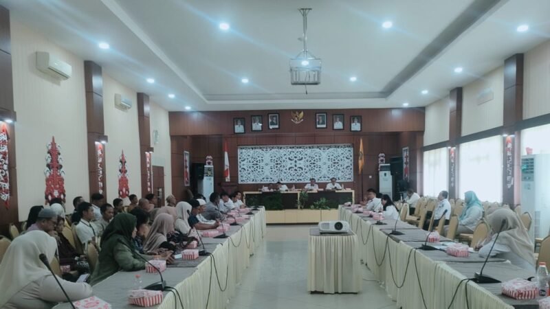 Asisten I Pimpin Sosialisasikan Relokasi Pedagang Jalan Sudirman Kuala Kapuas