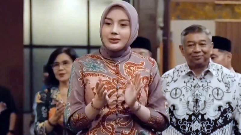 Dinobatkan Sebagai Bunda Guru PGRI Kalteng, Aisyah Thisia : Guru Miliki Peran Strategis Sebagai Arsitek Utama Pembentuk Karakter Generasi Muda