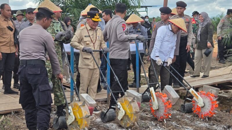 Ikuti Tanam Jagung Serentak, Bentuk Komitmen Gubernur Kalteng Dukung Program Swasembada Pangan