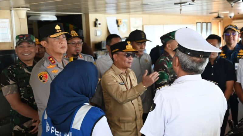 Jelang Idul Fitri, Gubernur Kalteng Pantau Langsung Arus Mudik di Sampit