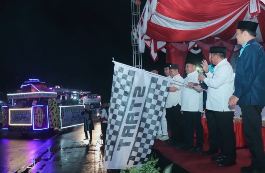 Ratusan Peserta Ambil Bagian Semarakkan Pawai Takbiran Idul Fitri 1447 H di Kuala Kapuas