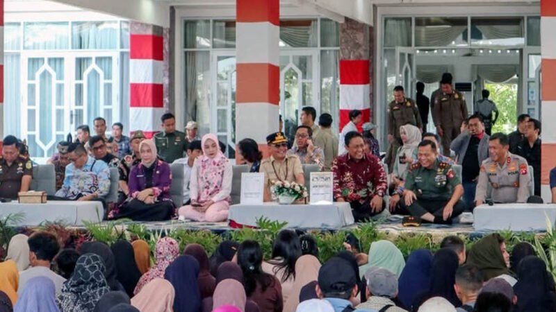 Pemprov Kalteng Salurkan Bantuan Pangan dari Presiden, BLT KHBS dan Laksanakan Gerakan Pangan Murah