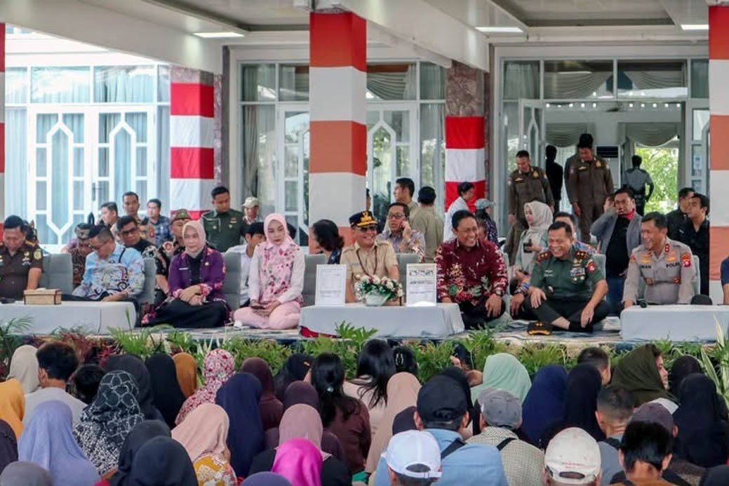 Pemprov Kalteng Salurkan Bantuan Pangan dari Presiden, BLT KHBS dan Laksanakan Gerakan Pangan Murah