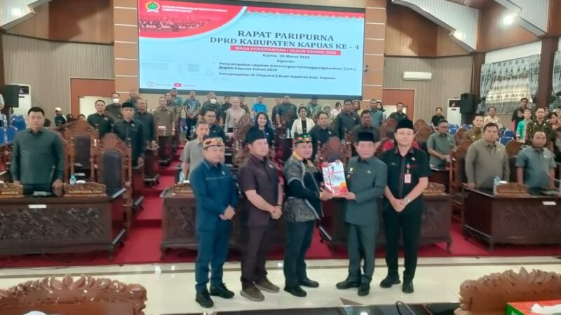 DPRD Kapuas Gelar Rapur Penyampaian LKPJ Bupati TA 2025 Serta Pengajuan Sepuluh Raperda