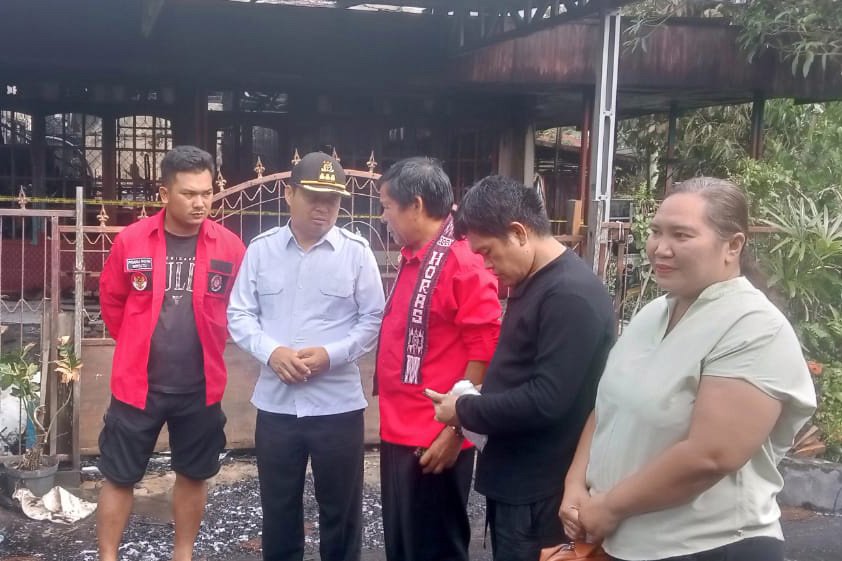Asisten I Sekda Kapuas Tinjau Lokasi Kebakaran Rumah Warga di Kecamatan Selat