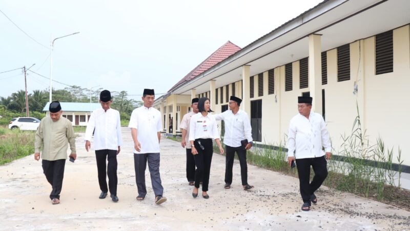 Bupati Kapuas Tinjau RPU di Desa Pulau Telo Baru