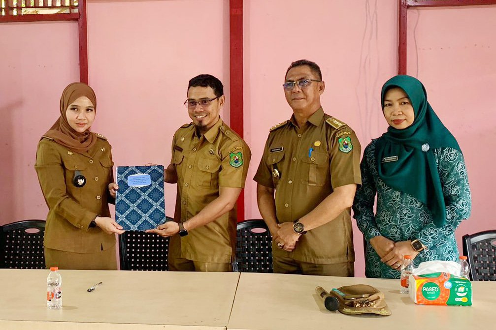 Camat Kapuas Hilir Hadiri Sertijab Lurah Dahirang