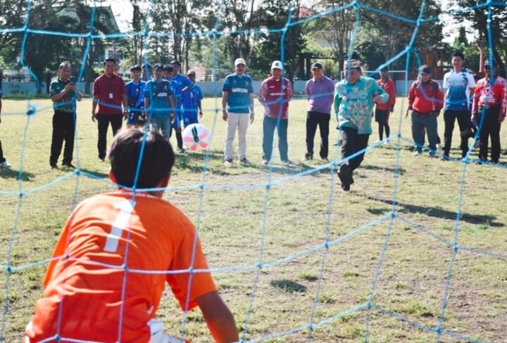 Bupati Kapuas Apresiasi Turnamen Sepak Bola Usia Dini Piala Kadisdik