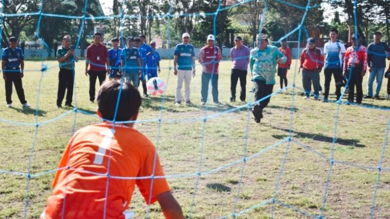 Bupati Kapuas Apresiasi Turnamen Sepak Bola Usia Dini Piala Kadisdik