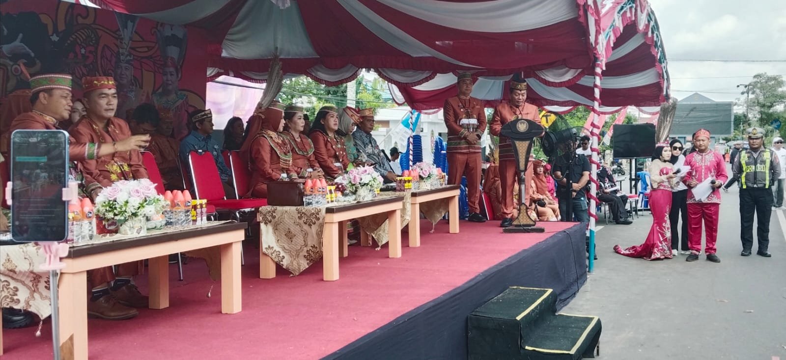 Bupati Lepas Ribuan Peserta Karnaval Budaya Meriahkan Harjad ke-220 Kota Kuala Kapuas dan HUT ke-75 Pemkab Kapuas