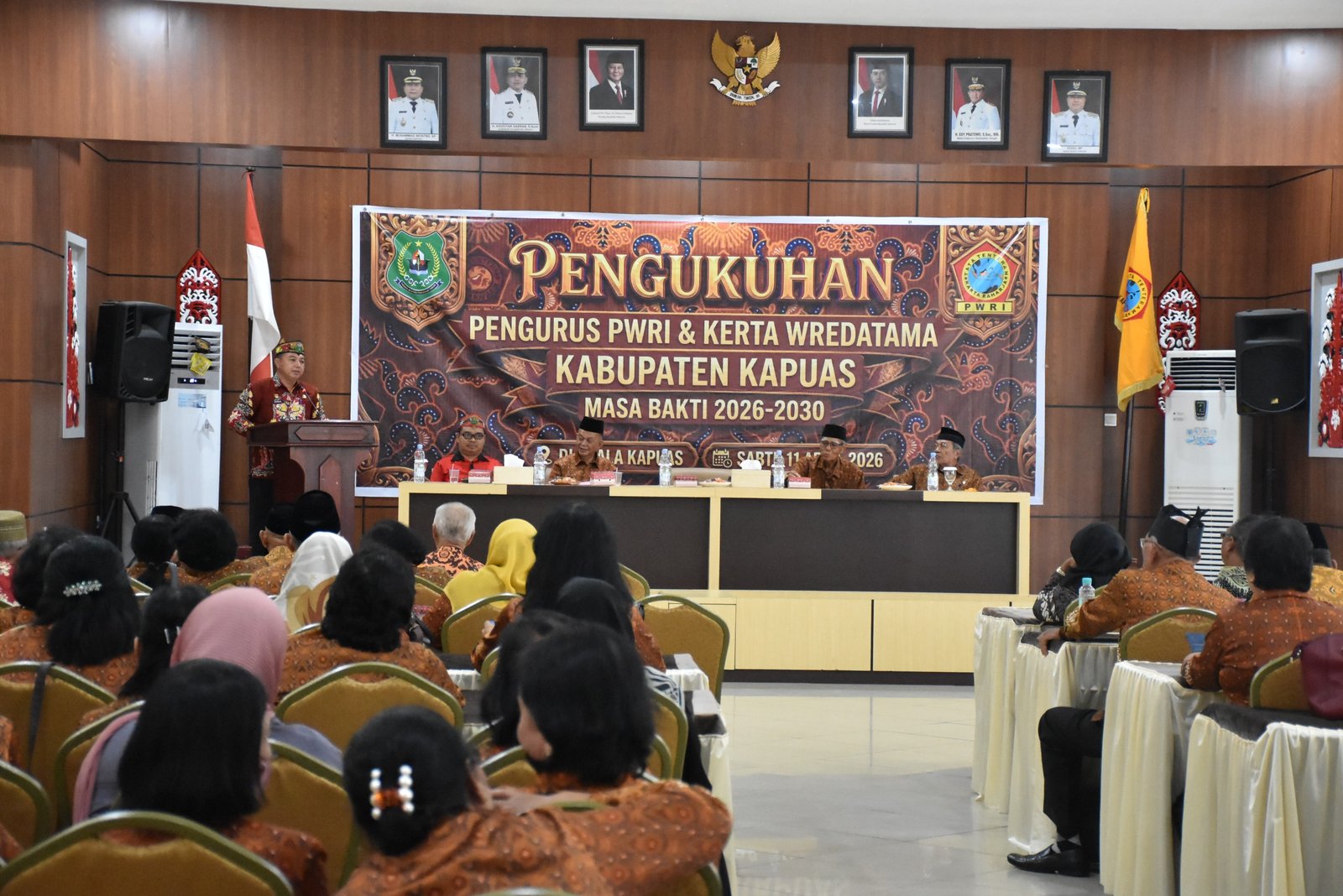 Wabup Kapuas Kukuhkan Pengurus PWRI dan Kerta Wredatama Masa Bakti 2026–2030