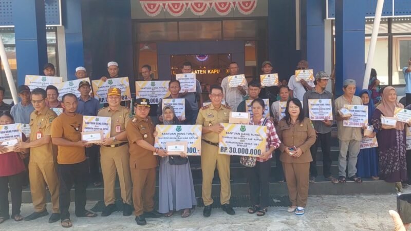 BPBD Kapuas Salurkan Bantuan untuk 31 Rumah Terdampak Bencana