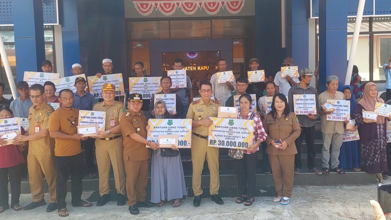 BPBD Kapuas Salurkan Bantuan untuk 31 Rumah Terdampak Bencana