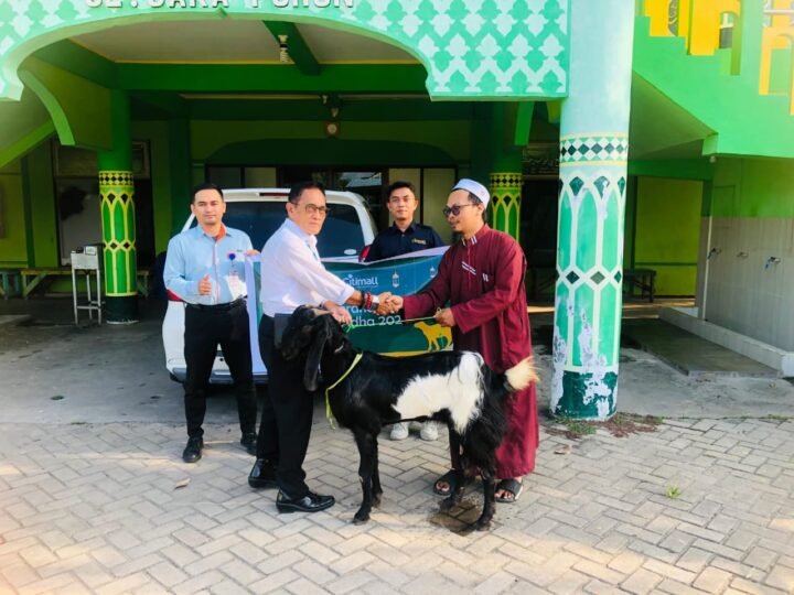 Rayakan Idul Adha, Citimall Kapuas Bagikan Hewan Qurban Untuk Masyarakat Sekitar