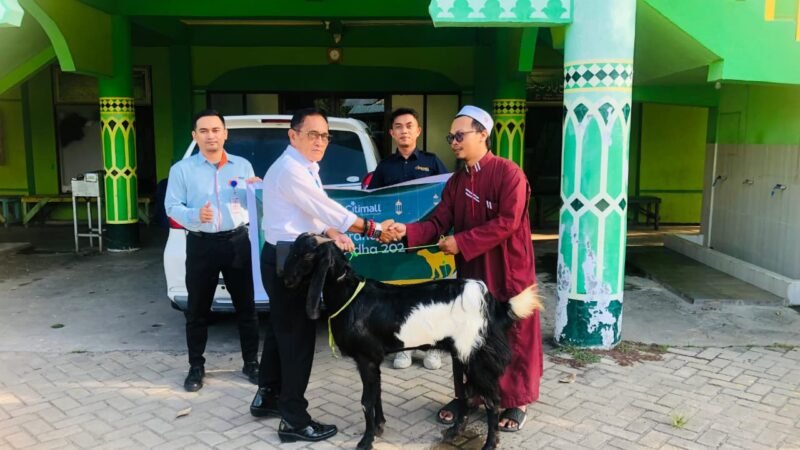 Rayakan Idul Adha, Citimall Kapuas Bagikan Hewan Qurban Untuk Masyarakat Sekitar
