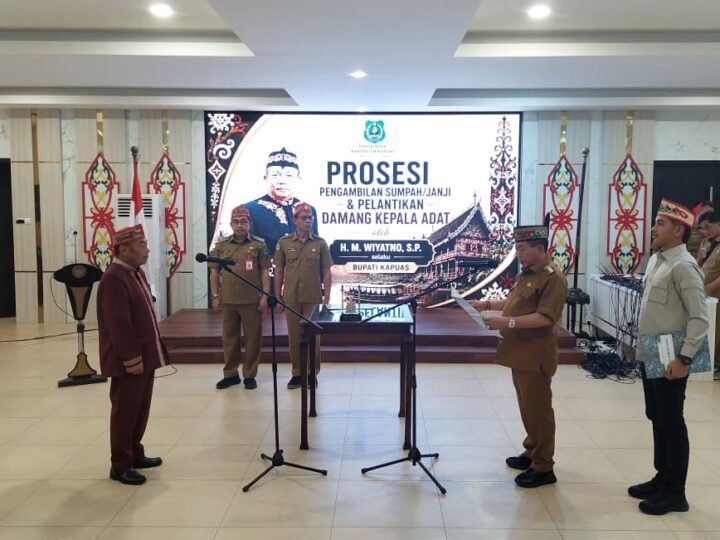 Bupati Kapuas Lantik Damang Kepala Adat Pulau Petak