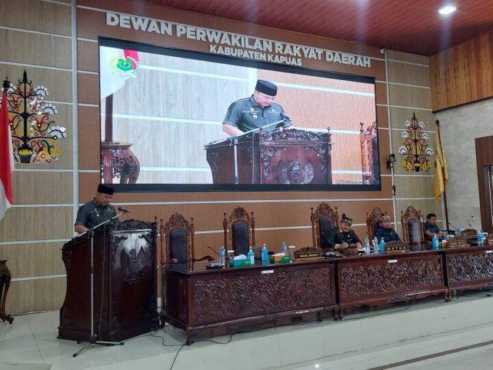 Pemkab Kapuas Tekankan Kerja Sama Lintas Sektor pada Paripurna DPRD