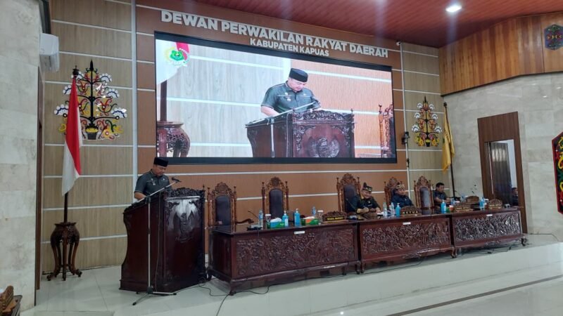 Pemkab Kapuas Tekankan Kerja Sama Lintas Sektor pada Paripurna DPRD