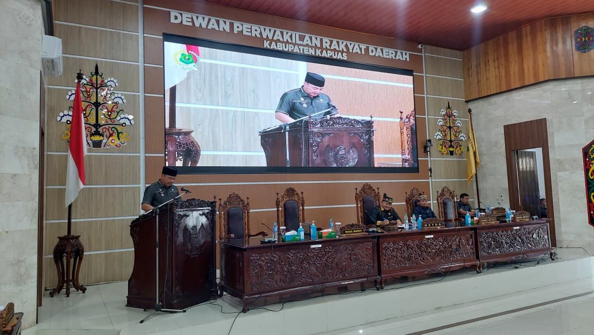 Pemkab Kapuas Tekankan Kerja Sama Lintas Sektor pada Paripurna DPRD