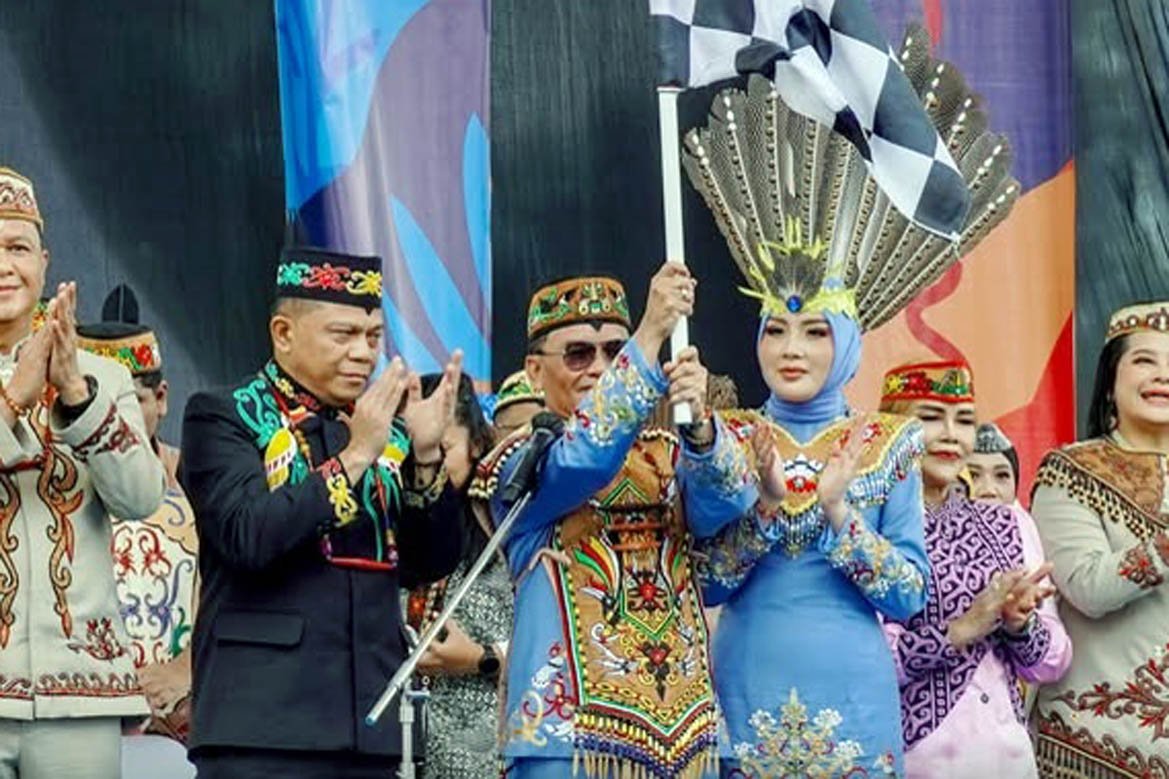 Gubernur Buka FBIM, Kalteng Expo, dan Karnaval Budaya