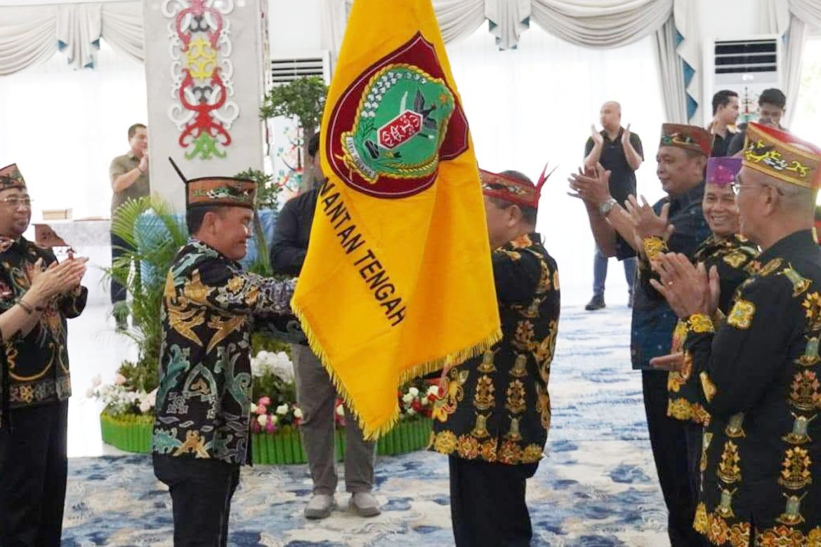 Lepas Kontingen Ikuti Pesparawi Nasional XIV di Manokwari, Gubernur Ajak Kontingen Tanamkan Semangat Isen Mulang