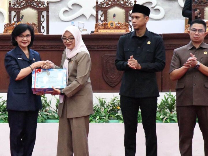 Pemprov Serahkan Naskah Raperda Pertanggungjawaban APBD Tahun 2025 Kepada DPRD Kalteng