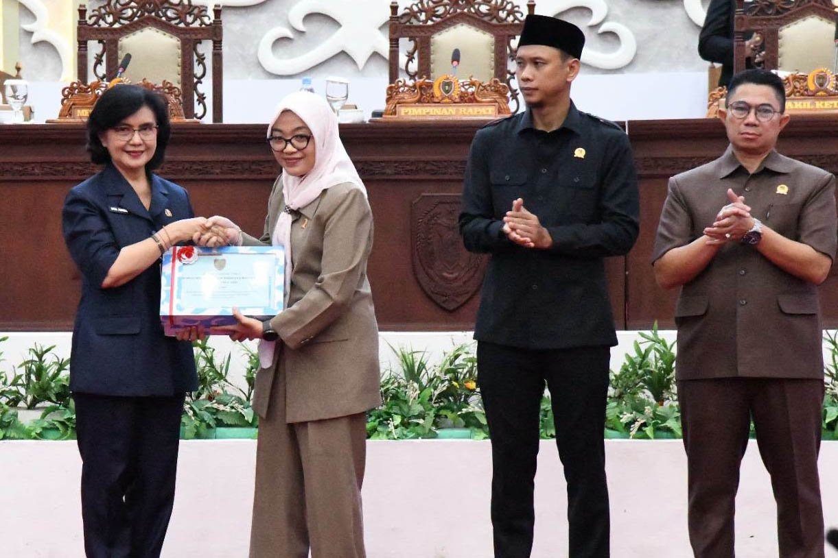 Pemprov Serahkan Naskah Raperda Pertanggungjawaban APBD Tahun 2025 Kepada DPRD Kalteng