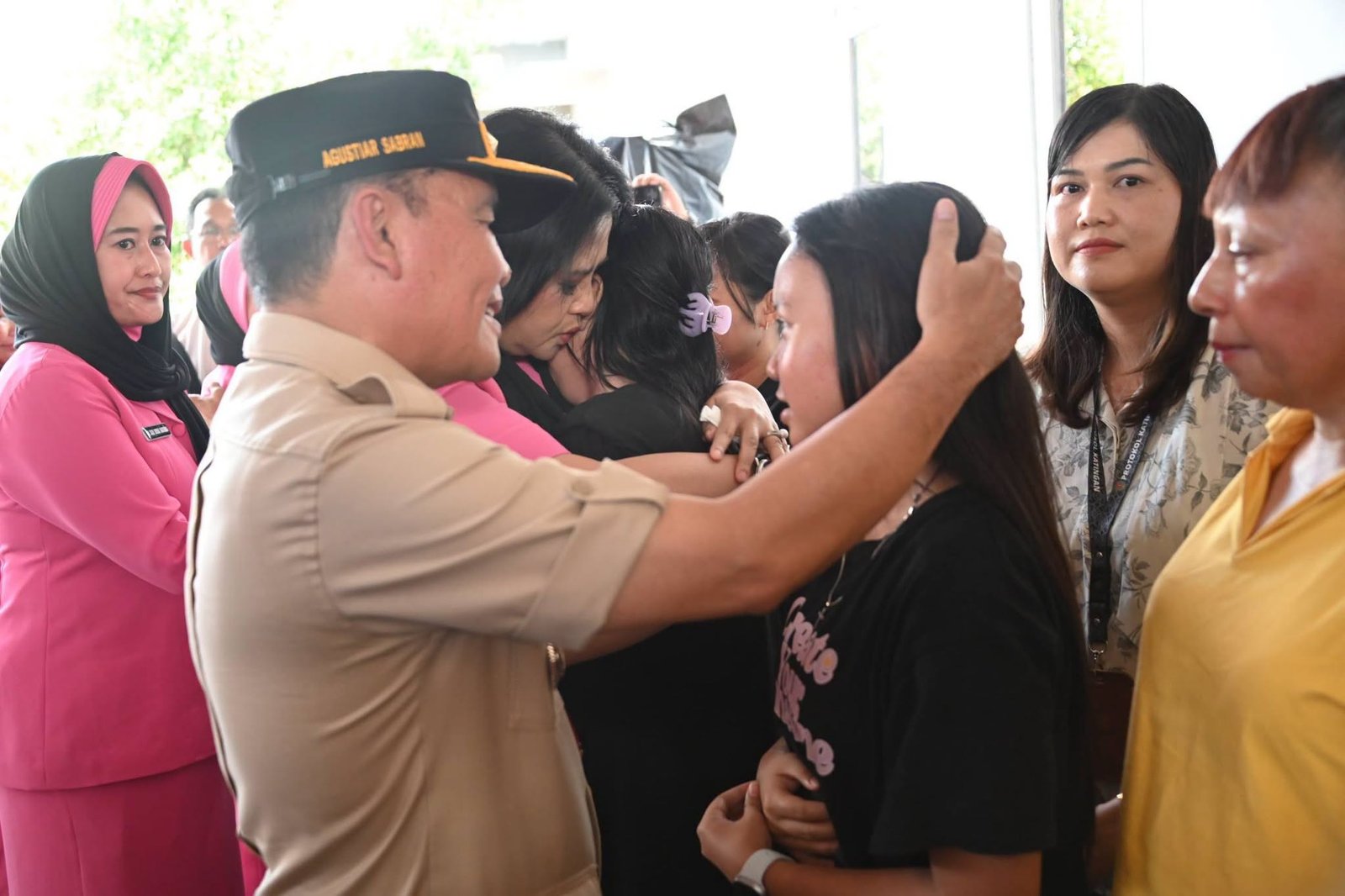 Gubernur Melayat ke Rumah Duka Polisi yang Gugur Saat Penggerebekan Bandar Narkoba