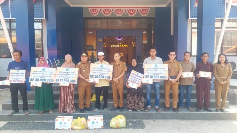 Delapan Korban Kebakaran di Kapuas Terima Bantuan dari Pemerintah Daerah